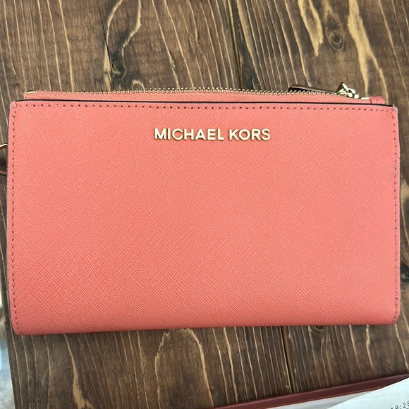 Michael Kors Wristlet/Wallet - Picture 1 of 4